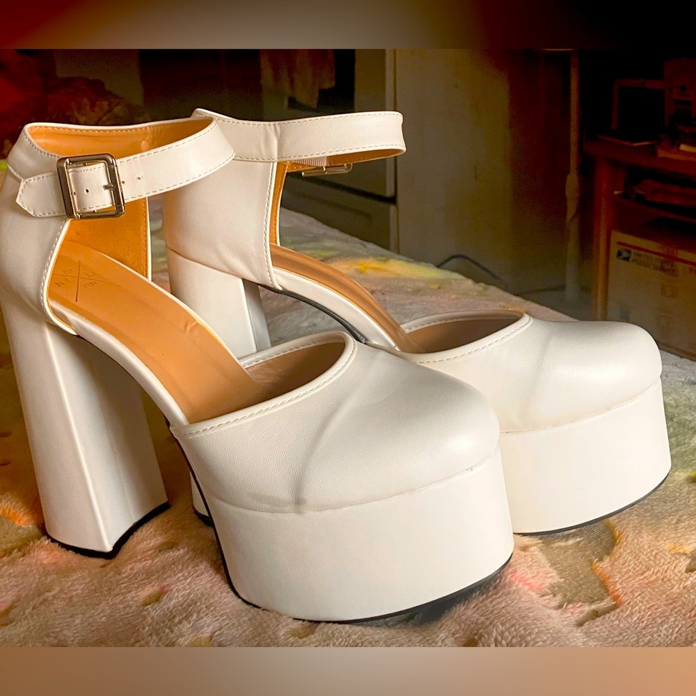 Dolls kill Mary Jane platform size 11